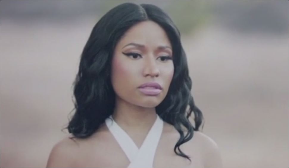 Η Nicki Minaj μόνο με… τη ρόμπα της – ΦΩΤΟ