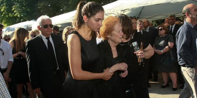 Συγκίνησε ο εγγονός του Κυριάκου Μαμιδάκη στην κηδεία: Παππού ήσουν λεβέντης και άξιος