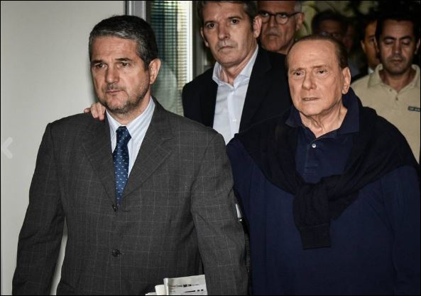 Αγνώριστος και γερασμένος ο Μπερλουσκόνι – ΦΩΤΟ