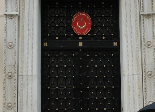 Συνελήφθη στρατιωτικός ακόλουθος της τουρκικής πρεσβείας στην Αθήνα