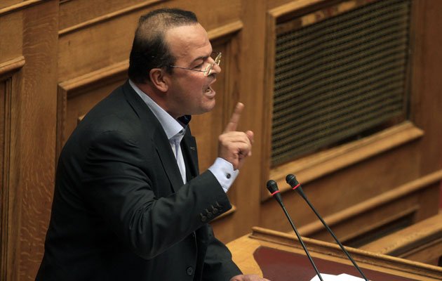 Βουλευτής του ΣΥΡΙΖΑ προτείνει το δικαίωμα του εκλέγεσθαι στα 22