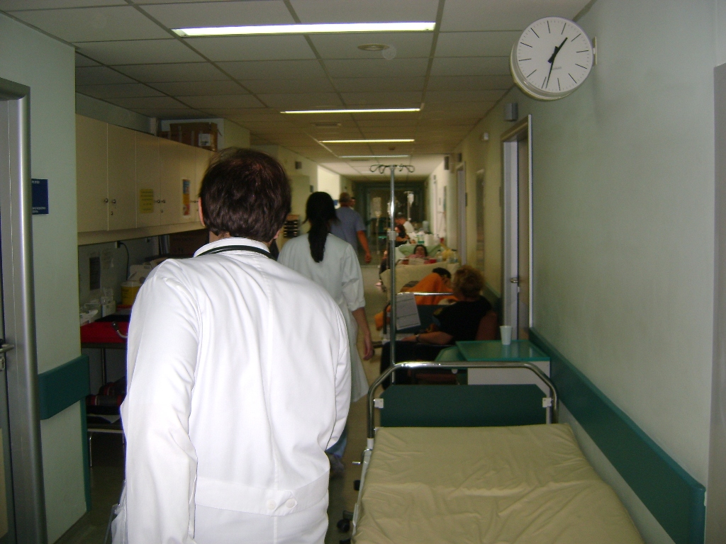 Η Δημόσια Υγεία στην εντατική – Τι συμβαίνει στα νοσοκομεία της χώρας