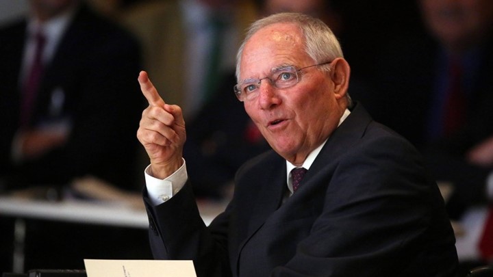 Spiegel: Δύο μέτρα και δύο σταθμά για Ισπανία και Ελλάδα από τον Σόιμπλε