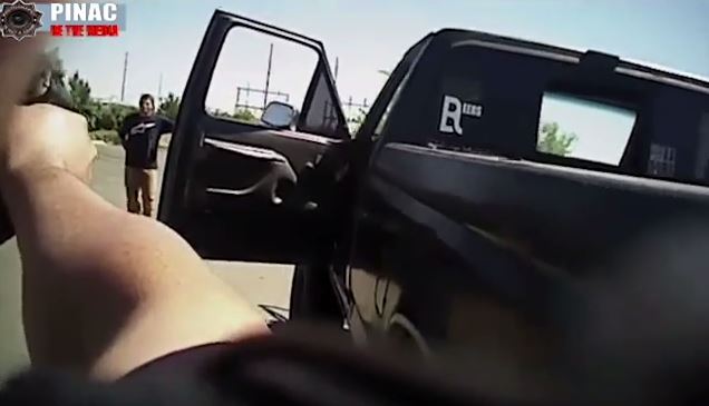 Αστυνομικοί στις ΗΠΑ πυροβολούν 19χρονο άοπλο – Σκληρό ΒΙΝΤΕΟ