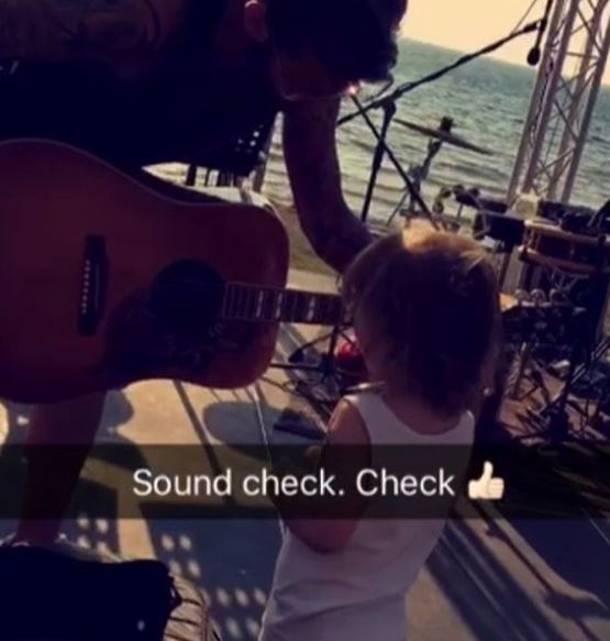 Ο Μαραντίνης με τον μικρό γιο του κάνουν… πρόβα – ΒΙΝΤΕΟ