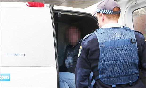 Σοκ στην Αυστραλία – Πατέρας βίαζε την 10 μηνών κόρη του μαζί με τον εραστή του