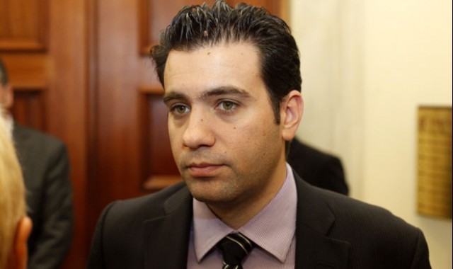 Υβριστικά συνθήματα έξω από το σπίτι του Ανδρέα Παπαδόπουλου – ΦΩΤΟ