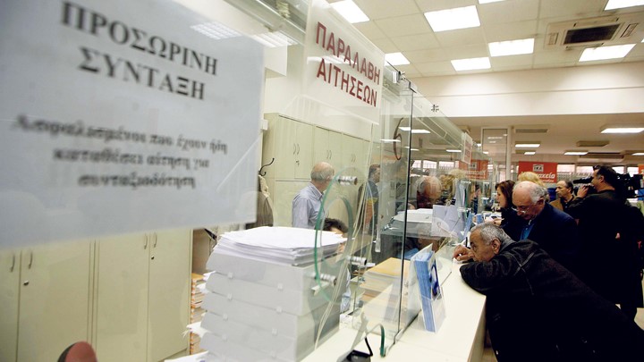 Πως θα λειτουργήσει ο «κόφτης» στις επικουρικές συντάξεις άνω των 1.300 ευρώ