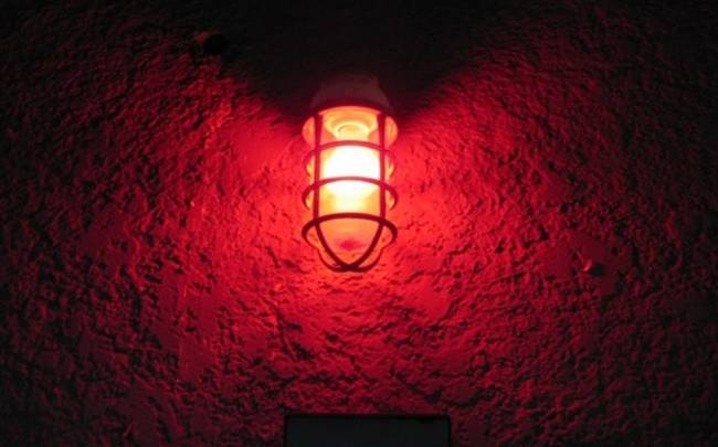 Πήγε σε οίκο ανοχής… και συνάντησε την αδελφή του