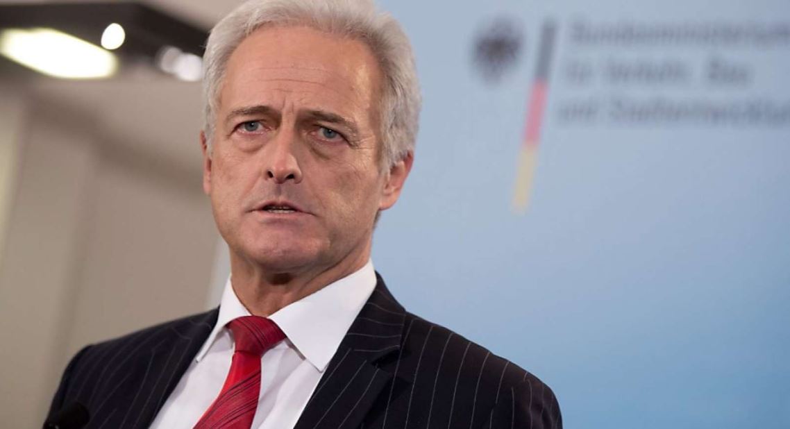 Διαψεύδει ο Γερμανός πολιτικός ότι έβρισε Έλληνα φωτορεπόρτερ