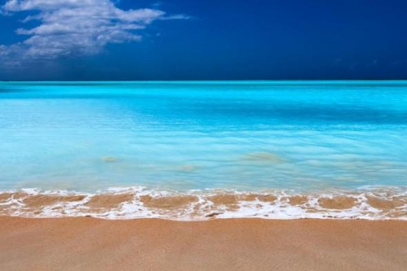 Μια ελληνική παραλία στα μέρη με τα πιο γαλανά νερά στον κόσμο