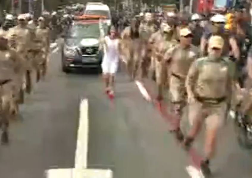 Άνδρας προσπάθησε να αρπάξει την Ολυμπιακή δάδα στη Βραζιλία – ΒΙΝΤΕΟ