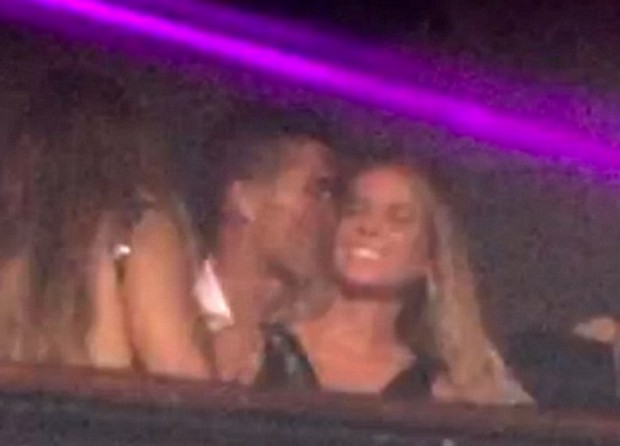 Με μυστηριώδη ξανθιά στην Ίμπιζα ο Ρονάλντο – ΒΙΝΤΕΟ