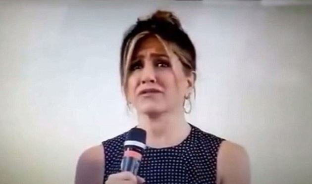 H Άνιστον έβαλε τα κλάματα on camera μετά από ερώτηση που δέχθηκε – ΒΙΝΤΕΟ