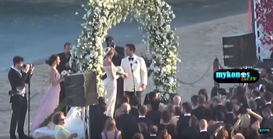 Παραμυθένια γαμήλια τελετή στη Μύκονο – ΒΙΝΤΕΟ