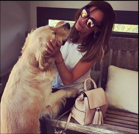 Στιγμές από τις διακοπές της Βανδή στη Σαντορίνη – ΦΩΤΟ