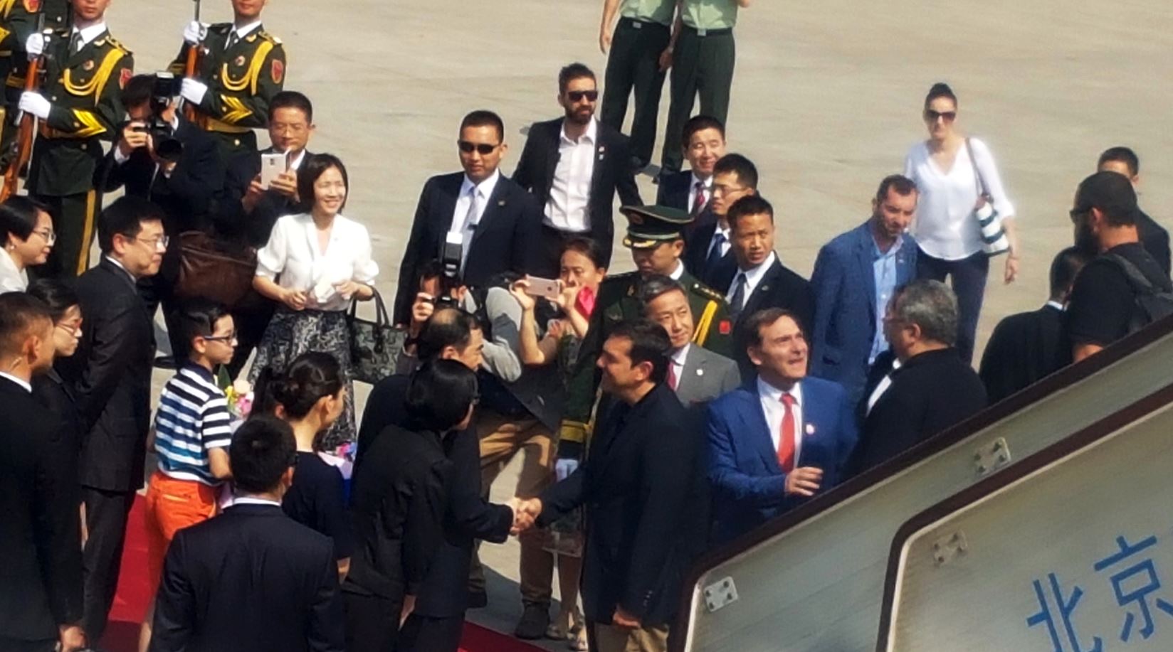 Η άφιξη του Τσίπρα στο Πεκίνο – ΒΙΝΤΕΟ