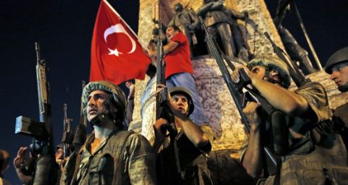 Τουρκία – Σε 1.563 αυξήθηκαν οι στρατιωτικοί που έχουν συλληφθεί