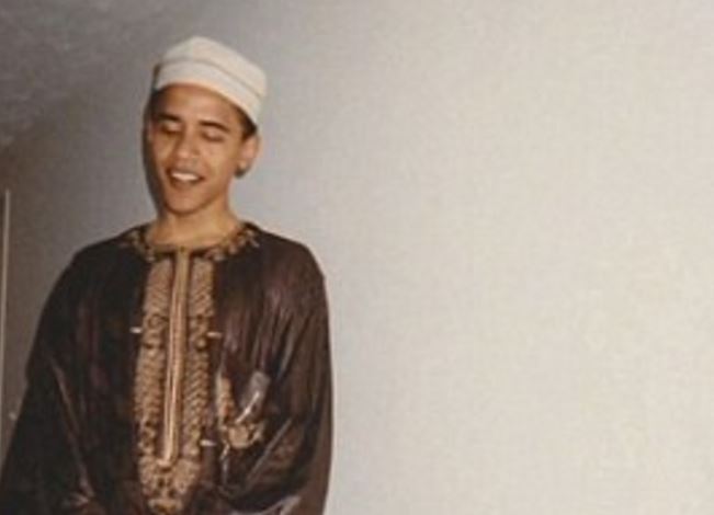 Ο Ομπάμα με μουσουλμανική στολή στον γάμο του αδελφού του – ΦΩΤΟ