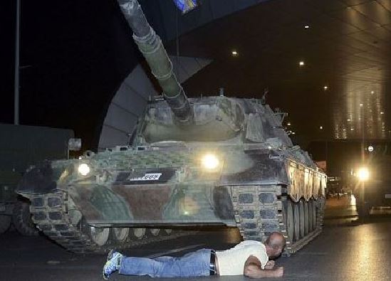 Το ολονύχτιο θρίλερ στην Τουρκία σε αποκαλυπτικές ΦΩΤΟ