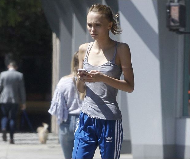 Aνησυχία για την υγεία της κόρης του Τζόνι Ντεπ – ΦΩΤΟ