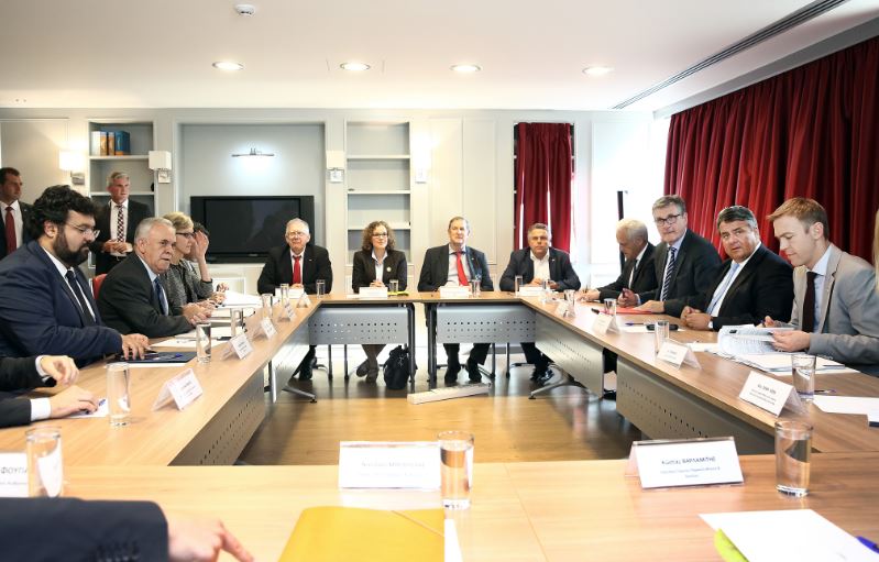 Αυτά συζήτησαν Δραγασάκης και Γκάμπριελ