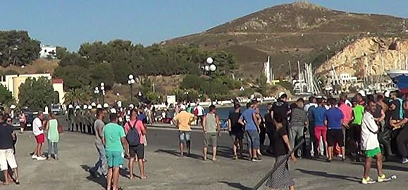 Νέα επεισόδια με μετανάστες στη Λέρο – ΒΙΝΤΕΟ