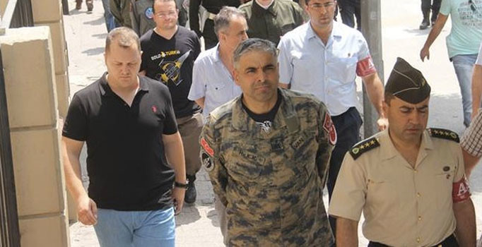 Συνελήφθη και ο διοικητής της αεροπορικής βάσης του Ιντσιρλίκ