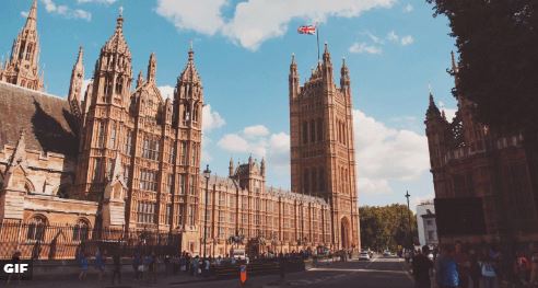 Βρέθηκε ύποπτο πακέτο στο Βρετανικό Κοινοβούλιο – ΤΩΡΑ- ΦΩΤΟ