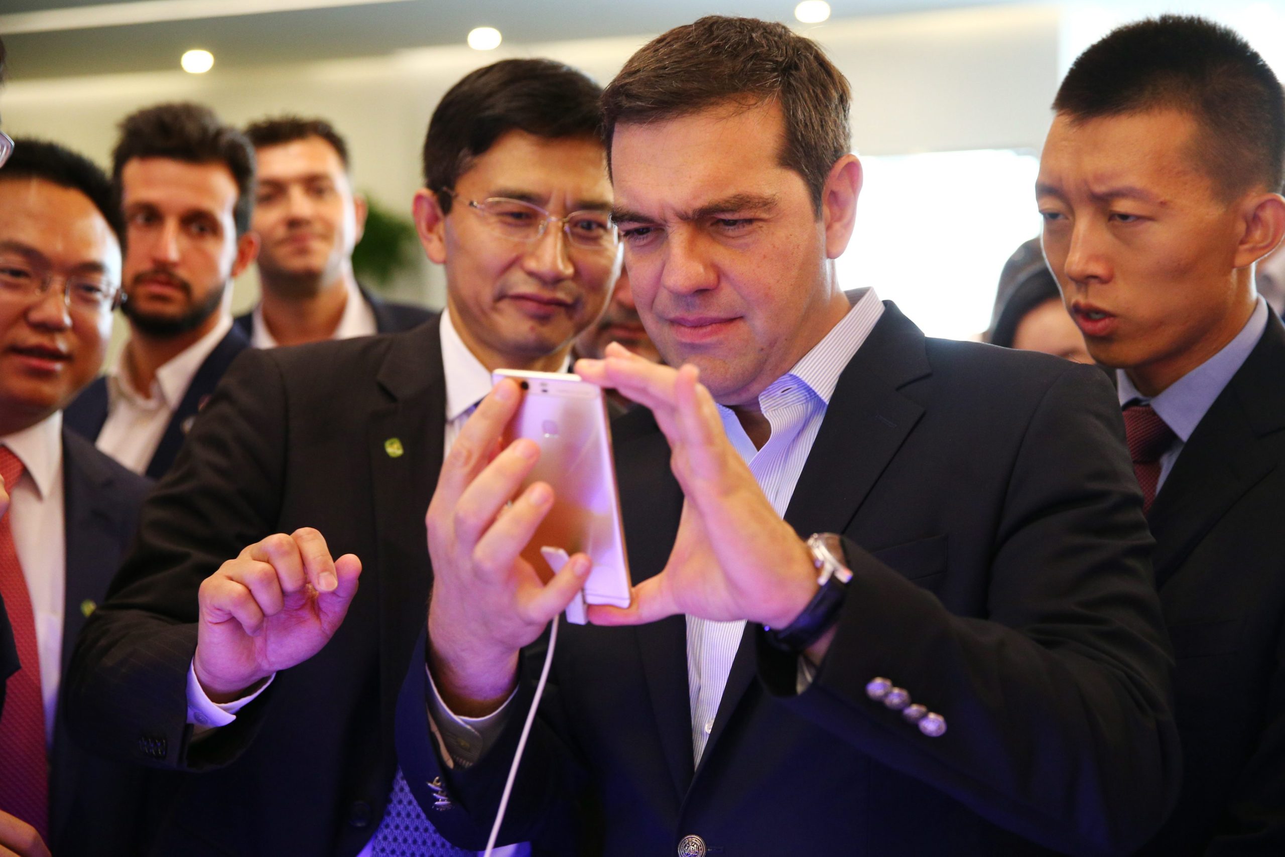 Στην έδρα του κινεζικού τεχνολογικού κολοσσού Huawei ο Τσίπρας – ΦΩΤΟ