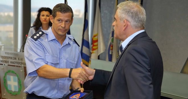 Το πλήρωμα του Canadair των Δερβενοχωρίων βράβευσε ο Τόσκας – ΒΙΝΤΕΟ – ΦΩΤΟ