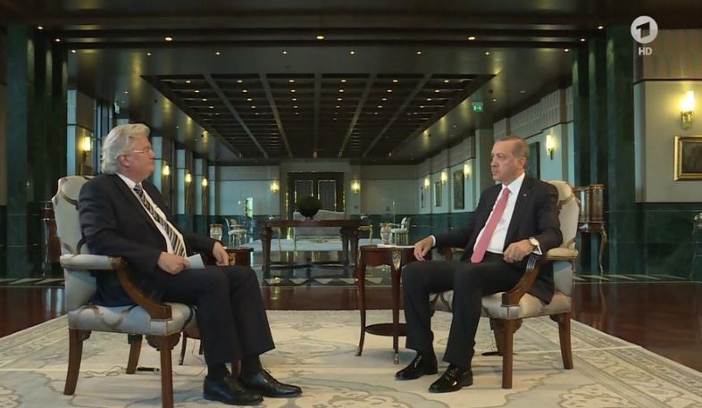 Ο Ερντογάν στο ARD για τη θανατική ποινή: Δεν είμαι βασιλιάς, είμαι μόνο ένας Πρόεδρος – Ο λαός αποφασίζει