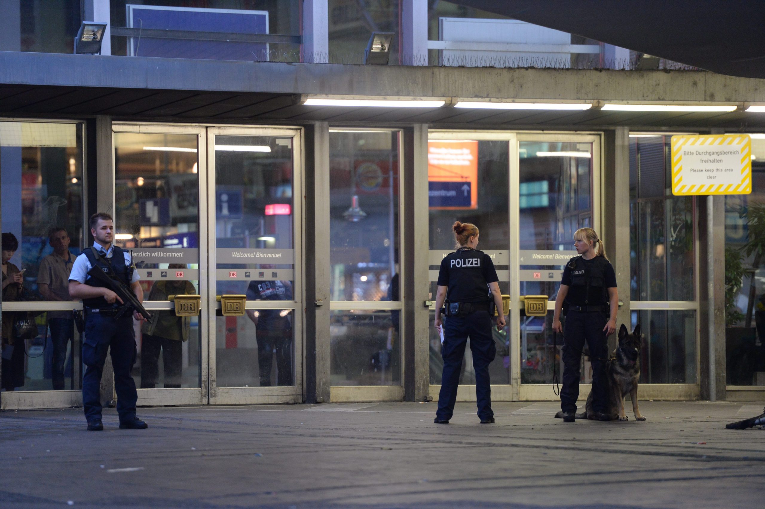 Ασύλληπτοι παραμένουν οι δράστες της επίθεσης στο Μόναχο