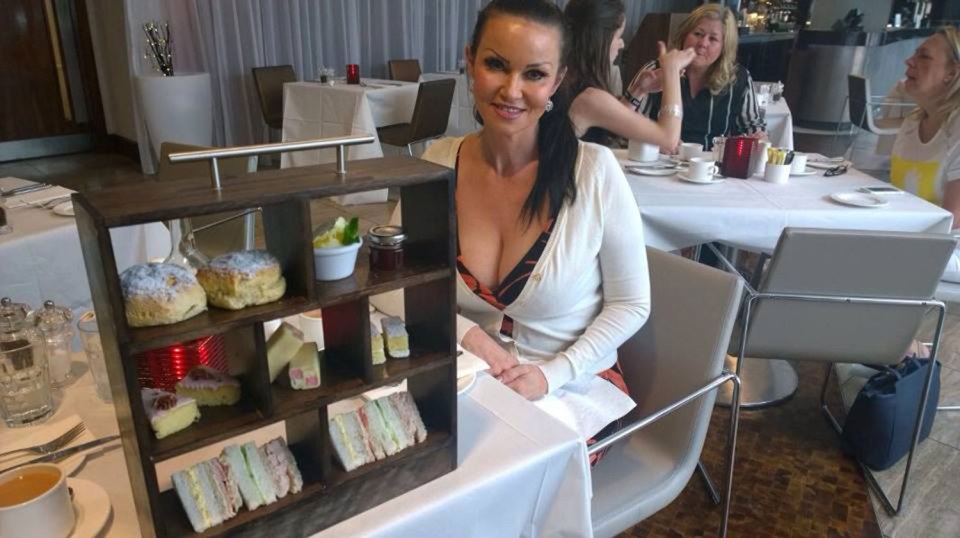 Η 52χρονη που ξόδεψε μια περιουσία για να δείχνει νεότερη – ΦΩΤΟ