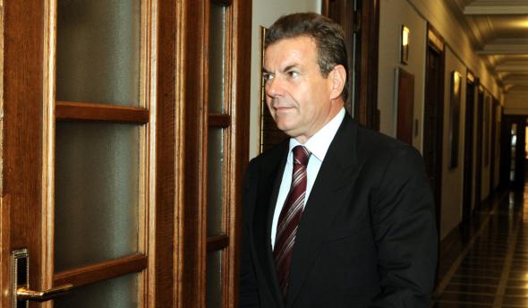 Την έκδοση σύνταξης σε ένα μήνα προανήγγειλε ο Πετρόπουλος