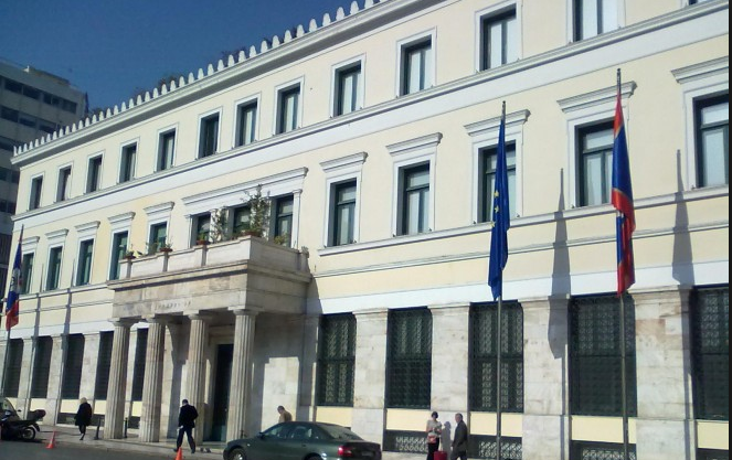 Συνελήφθη υπάλληλος του δήμου Αθηναίων για “φακελάκι”