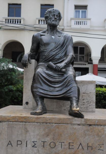 Βανδάλισαν το άγαλμα του Αριστοτέλη στη Θεσσαλονίκη – ΦΩΤΟ