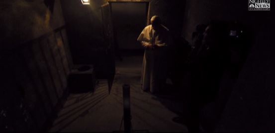 Ο Πάπας Φραγκίσκος προσευχήθηκε στο Άουσβιτς – ΒΙΝΤΕΟ – ΦΩΤΟ