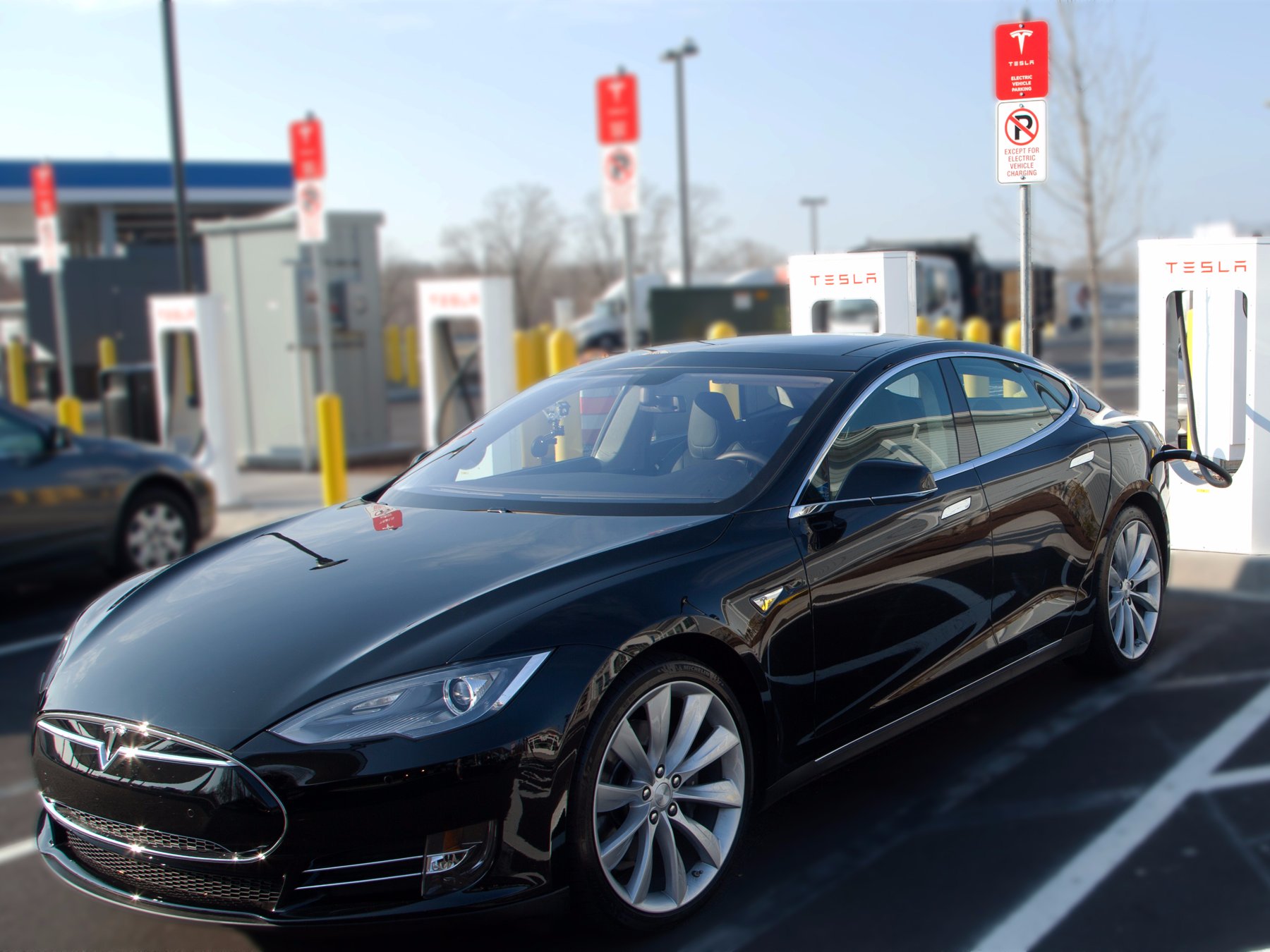 Υπό έρευνα το πρώτο θανατηφόρο τροχαίο με Tesla