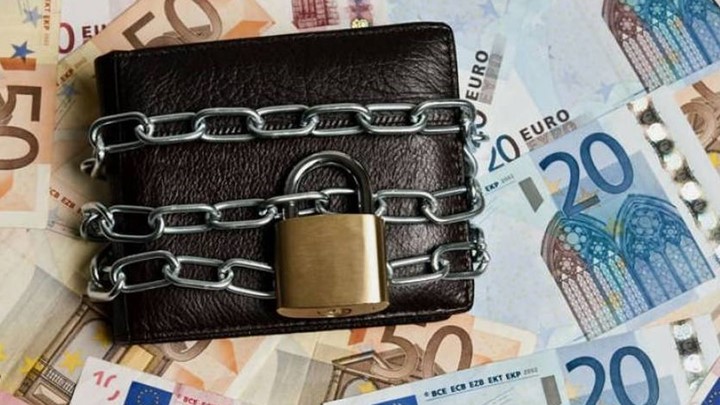 Ποια ποσά γλιτώνουν από τις κατασχέσεις της εφορίας