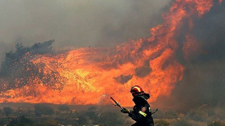 Υπό μερικό έλεγχο η πυρκαγιά στη Γέργερη Χανίων