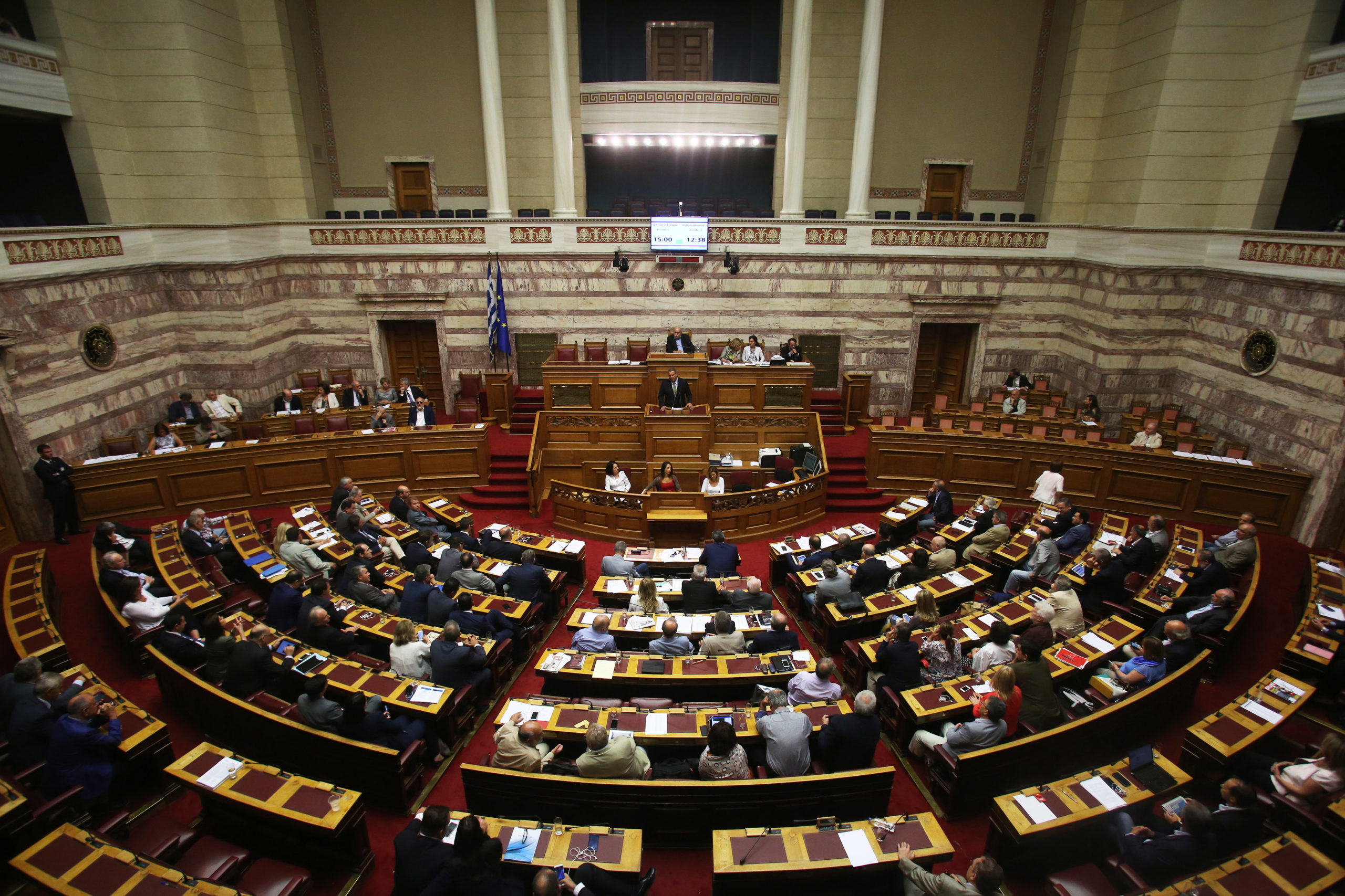 ΑΠΕΥΘΕΙΑΣ – Η ψηφοφορία στη Βουλή για τον εκλογικό νόμο