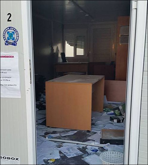 ΦΩΤΟ από τα επεισόδια στη Λέρο μεταξύ μεταναστών – αστυνομικών