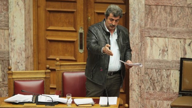 Πολάκης: Όχι μόνο δεν θα βάλουμε γραβάτα αλλά κάνουμε κι άλλους να τη βγάζουν