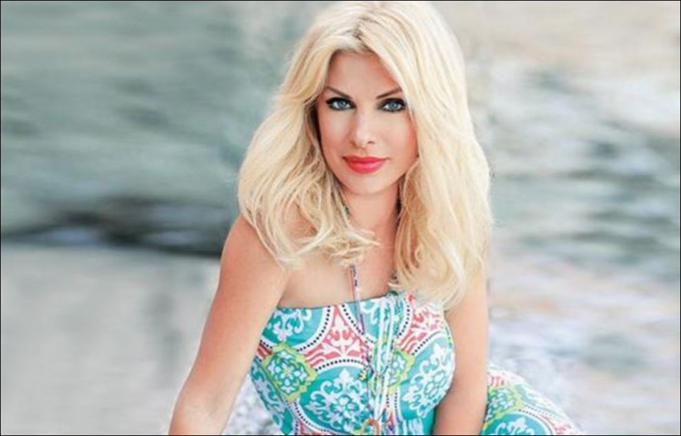 H Μενεγάκη ποζάρει χωρίς ίχνος μακιγιάζ – ΦΩΤΟ