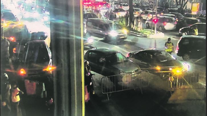 Liberation – Ένα περιπολικό έφραζε την είσοδο της Promenade des Anglais – ΦΩΤΟ