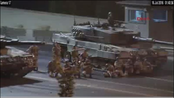 Νέο ΒΙΝΤΕΟ ντοκουμέντο με στρατιώτες στη γέφυρα του Βοσπόρου