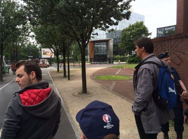 Η στιγμή της ελεγχόμενης έκρηξης έξω από το Σταντ ντε Φρανς – ΒΙΝΤΕΟ