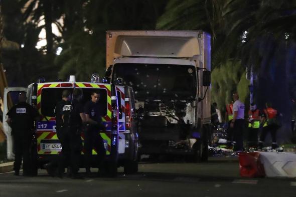 Παγκόσμιο σοκ από τη νέα επίθεση στη Γαλλία – 84 νεκροί και εκατοντάδες τραυματίες – ΒΙΝΤΕΟ