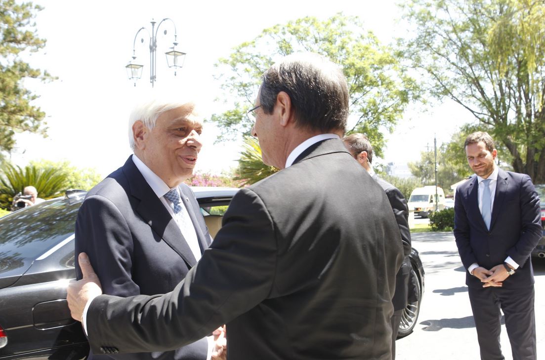 Η υποδοχή του Προκόπη Παυλόπουλου από τον Νίκο Αναστασιάδη στην Κύπρο – ΦΩΤΟ